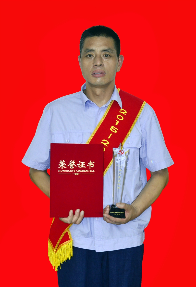 李伟功：禹龙品牌的“掩护者”