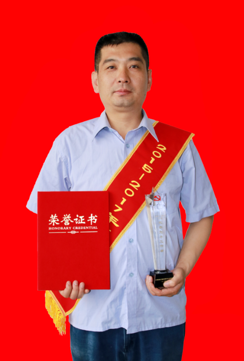  李斌:冶炼太阳的钢铁男人